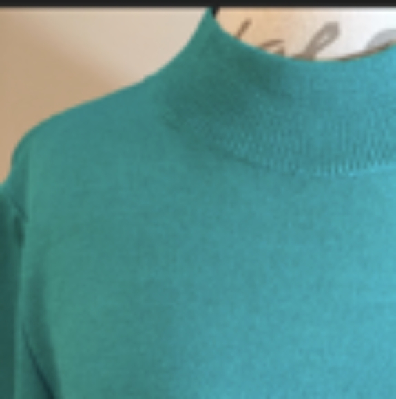 SALE!!  St. John Collection Knit Top Size Large - Picture 4 of 8